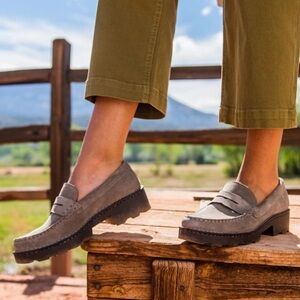 Born Carrera Lugged Sole Suede Slip On Loafers Grey/ Taupe Size 10